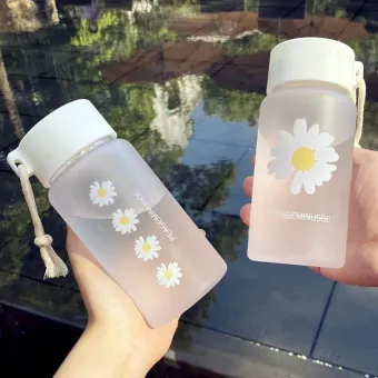 Cute Little Daisy Flower Plastic Water Bottle